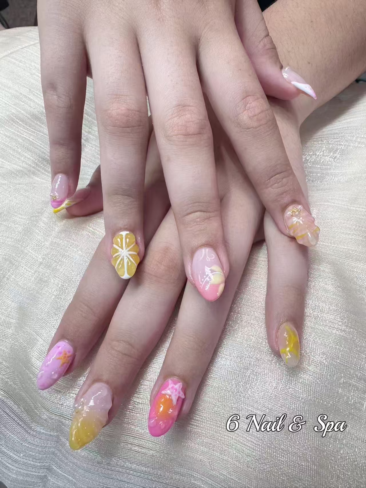 6 Nail and Spa logo